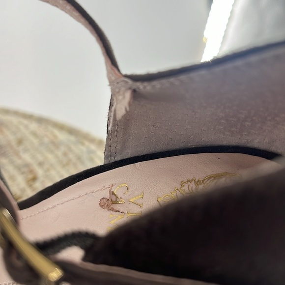 Vince Camuto size 8 sude and leather. Preowned - Picture 7 of 9